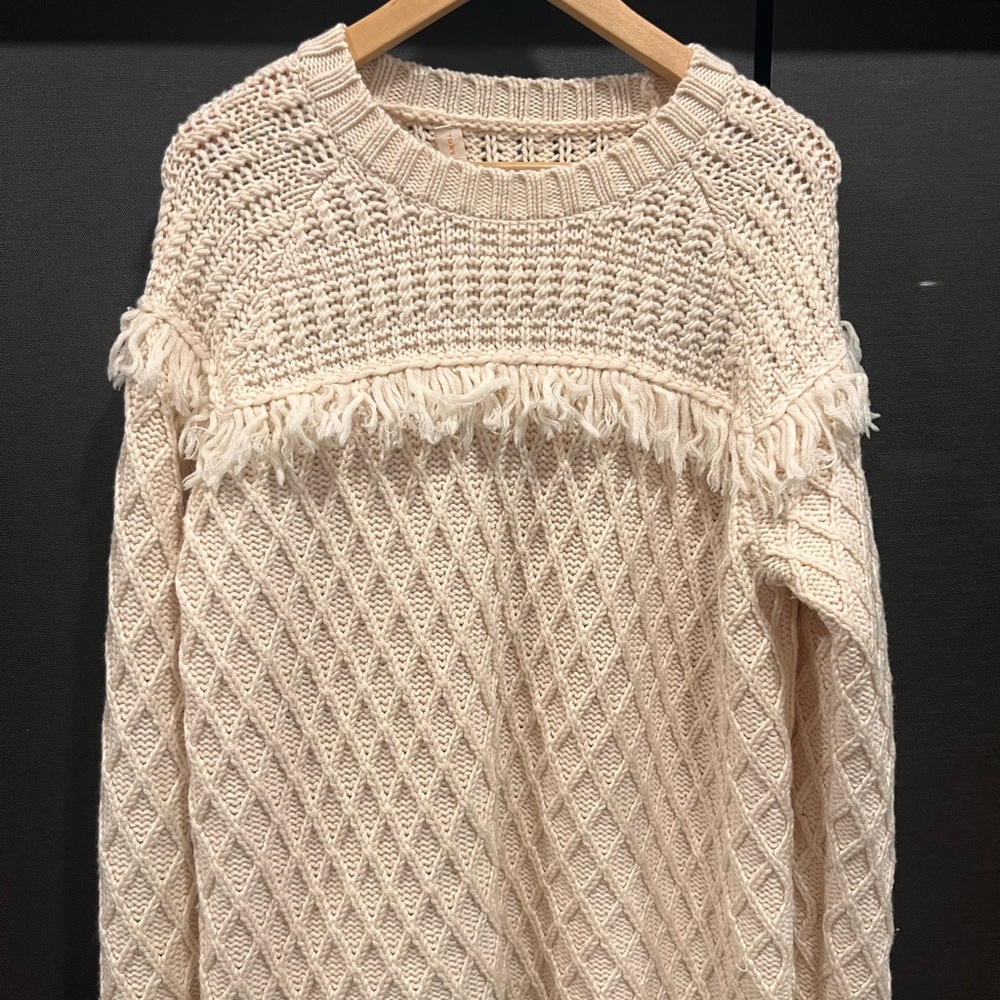 Tory Burch very thick Beige Knit Sweater excellent condition